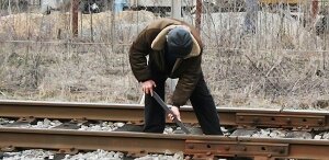 Жители Кубинки пойманы при воровстве рельс с железной дороги
