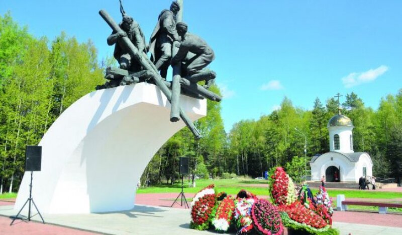 Знаете ли, в честь кого стоит монумент на 71 км Минского шоссе?