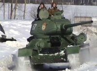 В честь праздника женщин покатали на танке
