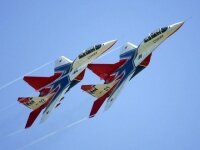 С Днем Воздушного флота России Екатеринбург поздравила пилотажная группа «Стрижи»